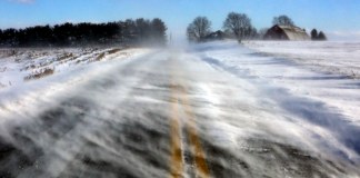 Amainan temperaturas gélidas en EE. UU. ; persisten trastornos