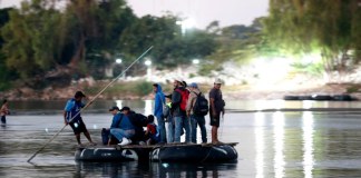 Miles de migrantes hondureños cruzan a México