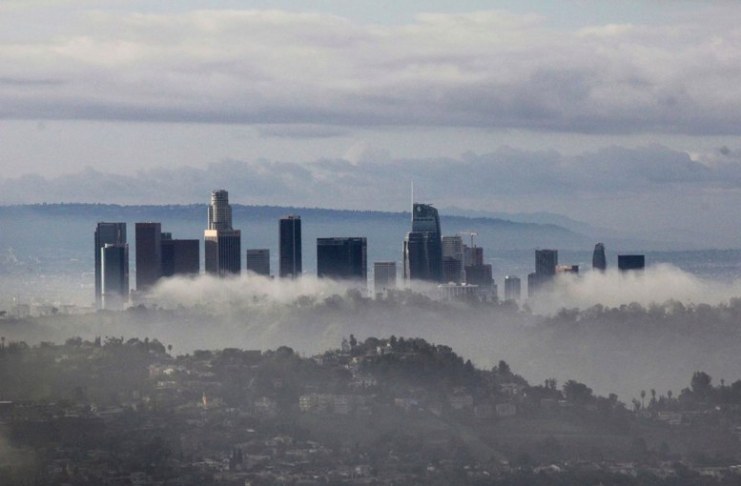Tormentas causan apagones y aludes en California