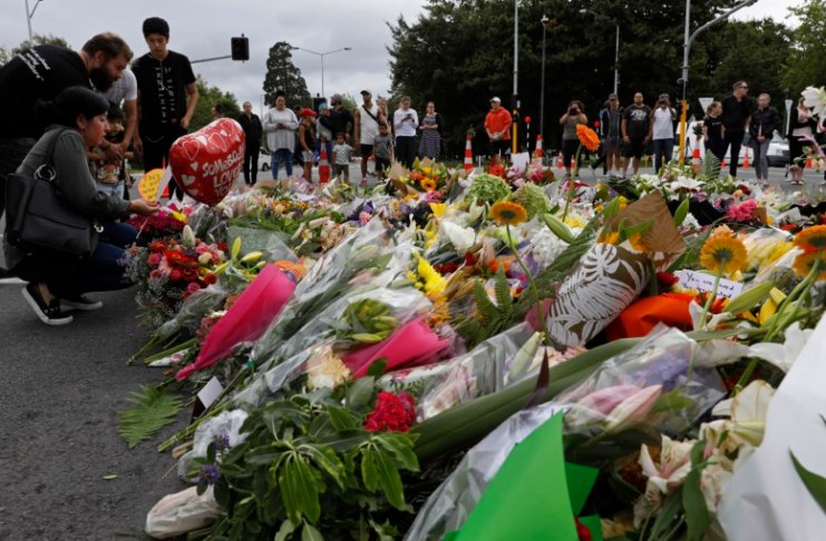 Trump minimiza amenaza de racistas blancos tras masacre