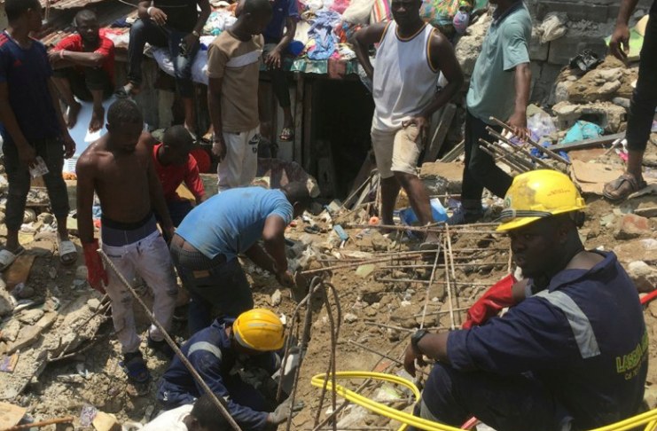 Se derrumba escuela en Nigeria durante clases