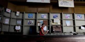 Cuba enfrenta crisis racionando venta de productos básicos