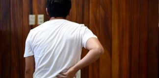 Espondilitis Anquilosante, ¿cuáles son los síntomas a los que debe prestar atención?