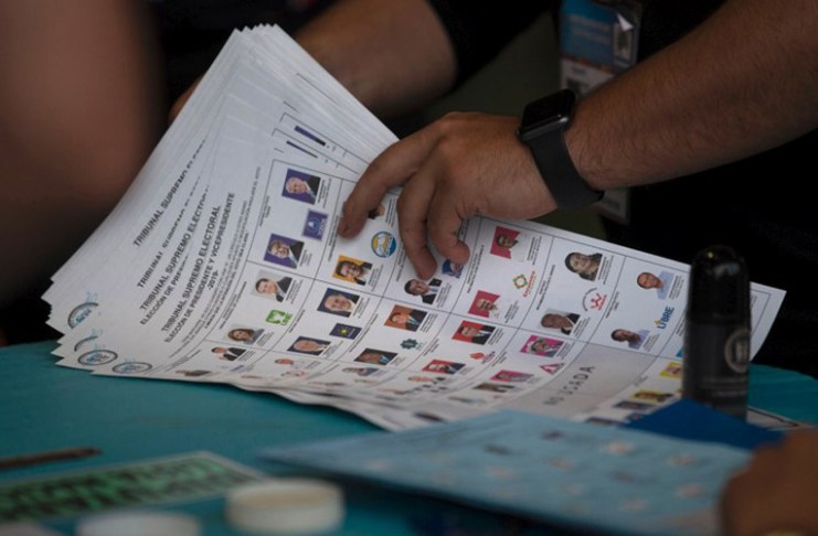 Empadronamiento continúa abierto: 5.5 millones de mujeres y 4.7 millones de hombres ya están registrados Foto La Hora AP/Solo un 1.15% de los guatemaltecos empadronados votó en las elecciones recién pasadas.