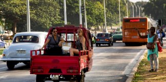 Cuba busca impulsar economía recortando importaciones