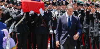 Italia: Policía estuvo desarmado cuando fue apuñalado