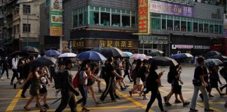 Miles vuelven a manifestar en Hong Kong
