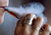 20 años de cárcel y hasta 15 latigazos por vender vapeadores en Singapur