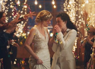 Hallmark revierte decisión sobre comercial con pareja gay