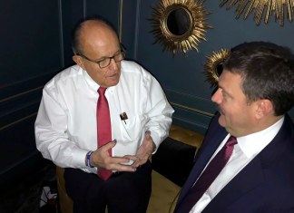 Giuliani admite que quería la destitución de embajadora