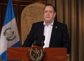 Según Giammattei, vetó la ley de servicios básicos, pero no su concepto