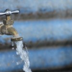 Anuncia suspensión del servicio de agua potable. Foto La Hora/archivo