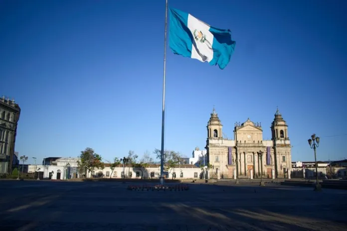 El Estado de Derecho se basa en el principio de que todas las personas, instituciones y entidades públicas y privadas están sometidas a leyes. Foto La Hora: Archivo.