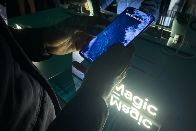 El HONOR Magic5 Pro 5G ofrece una experiencia fotográfica excepcional con su sistema de cámara triple de 50MP y su nueva tecnología Ultra Fusion Computational Optics.