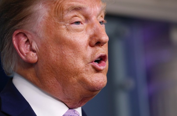 Facebook borra video de Trump por información falsa de virus