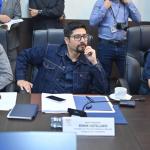 El diputado oficialista, Román Castellanos, presenta una enmienda para incrementar el presupuesto del Ministerio de Comunicaciones, Infraestructura y Vivienda por Q3 mil millones. Foto La Hora: Fabricio Alonzo