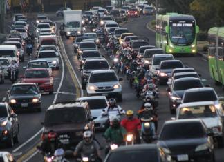 Reportan alta carga vehicular en el primer lunes del 2021