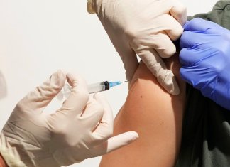 LabDatosGT: Salud debería aplicar 67 mil dosis diarias para alcanzar meta de Giammattei