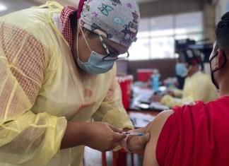 Salud analiza cerrar algunos centros de vacunación por “poca afluencia”