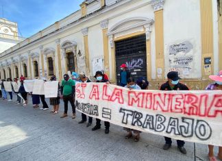 Manifestantes a favor de la minería llegan al Congreso para “agradecer” Estado de Sitio