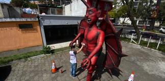 En varias zonas de la capital y en los departamentos se tiene prevista la tradicional Quema del Diablo. Foto La Hora/José Orozco
