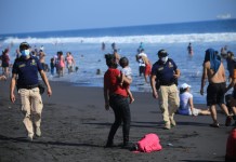 Las autoridades estiman que al menos unas 150 mil a 200 mil personas visiten el Puerto San José, en esta Semana Santa. Foto La Hora: Archivo.