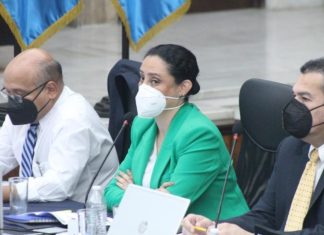 Decana de la UDEO (votante de Porras) gana Q12,975 mensuales en el OJ