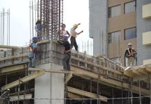 2025 será un año de oportunidades económicas con algunos retos, refiere estudio empresarial Un grupo de personas trabajando