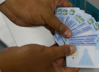 Uno de los principales servicios que ofrece el Renap es la emisión de DPI. Foto La Hora