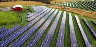 Según la Olacde, en la región existen 150 millones de paneles solares en operación y 16 mil aerogeneradores. Foto La Hora: Archivo