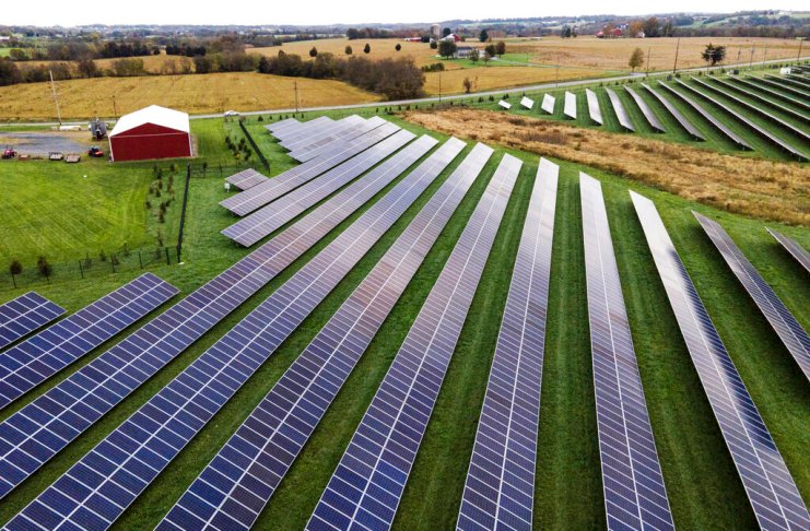 Latinoamérica recuperaría USD 209 mil millones para 2050 con reciclaje tecnológico Según la Olacde, en la región existen 150 millones de paneles solares en operación y 16 mil aerogeneradores. Foto La Hora: Archivo