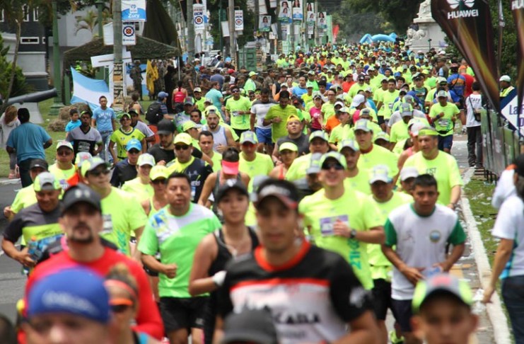 En la carrera participan familias completas y este año, la municipalidad ha habilitado 10 mil cupos. Foto La Hora: archivo