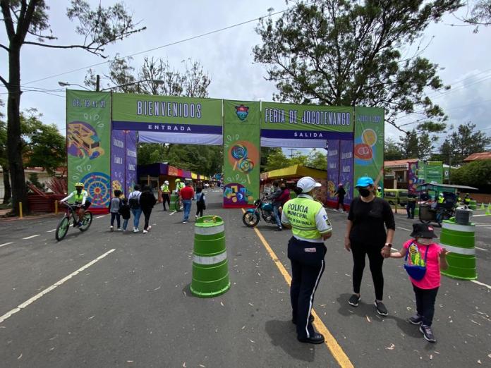 La tradicional Feria de Jocotenango retornó a la avenida Simeón Cañas e Hipódromo del Norte, zona 2 capitalina.