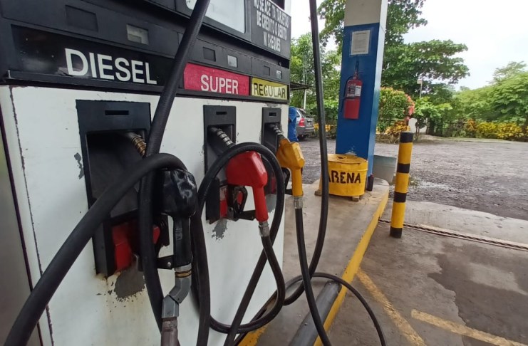 El subsidio de Q8 al galón del diésel y de Q5 a las gasolinas se aplica desde este martes. Foto: La Hora: Archivo