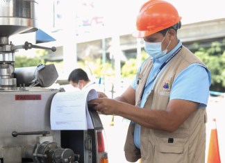 La directora de la Diaco, Leslie Tzicap, indica que están en la fase de análisis para imponer sanciones a gasolineras que no aplicaron los precios de referencia en combustibles. Foto: La Hora / Gobierno