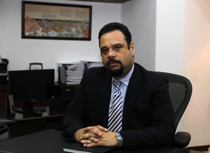En la fotografía, el exministro de Comunicaciones, José Luis Benito Ruiz.