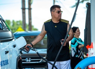 Los consumidores volverán a percibir un alza en los precios de los combustibles para esta semana. Foto La Hora. Archivo