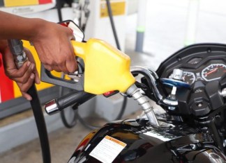 A partir de este martes, gasolinas y diésel registran reducción de Q1.71 y Q2.12 Los precios de las gasolinas registran una baja de hasta Q2. Foto: La Hora/José Orozco