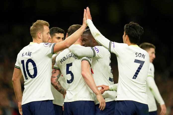 Tottenham vence a Everton 2-0 y conserva invicto como local
