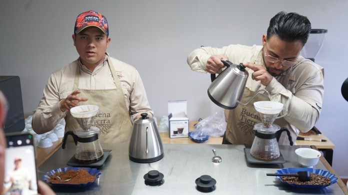 Del campo a la taza, así Buena Tierra procesa café para GT y el mundo