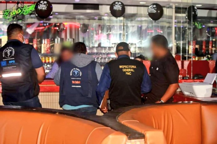 MP: se localiza posible cocaína en discoteca que infringe ley seca