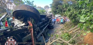 Reportan 23 personas heridas tras volcar bus extraurbano en Chimaltenango