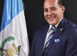 Diputado de Vamos que votó en contra del estado de sitio y los resultados de la plenaria Diputado de VAMOS, Carlos Calderón. Foto: La Hora: Redes Sociales