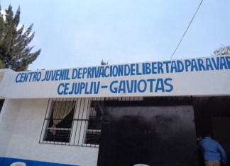 Foto de la entrada del Centro Juvenil de Privación de LIbertad para Varones.