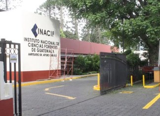 Personal de Inacif trabaja para identificar a las víctimas de enfrentamientos entre presuntos narcotraficantes en Huehuetenango. Foto: La Hora