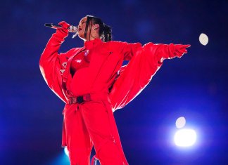 Rihanna en el show de medio tiempo del Super Bowl 57,en Glendale, Arizona.