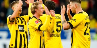 Jugadores del Borussia Dortmund celebran la victoria ante el Hoffenheim en la Bundesliga. Foto La Hora AP