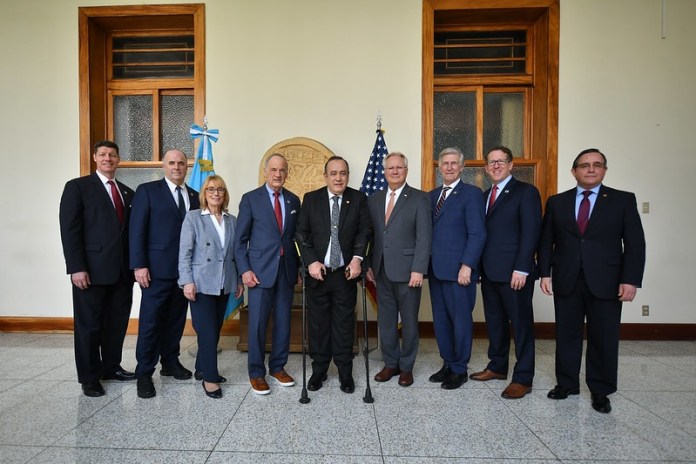 El presidente, Alejandro Giammattei, se reunió con la delegación bipartidista de senadores y congresistas de Estados Unidos que visitan el país.