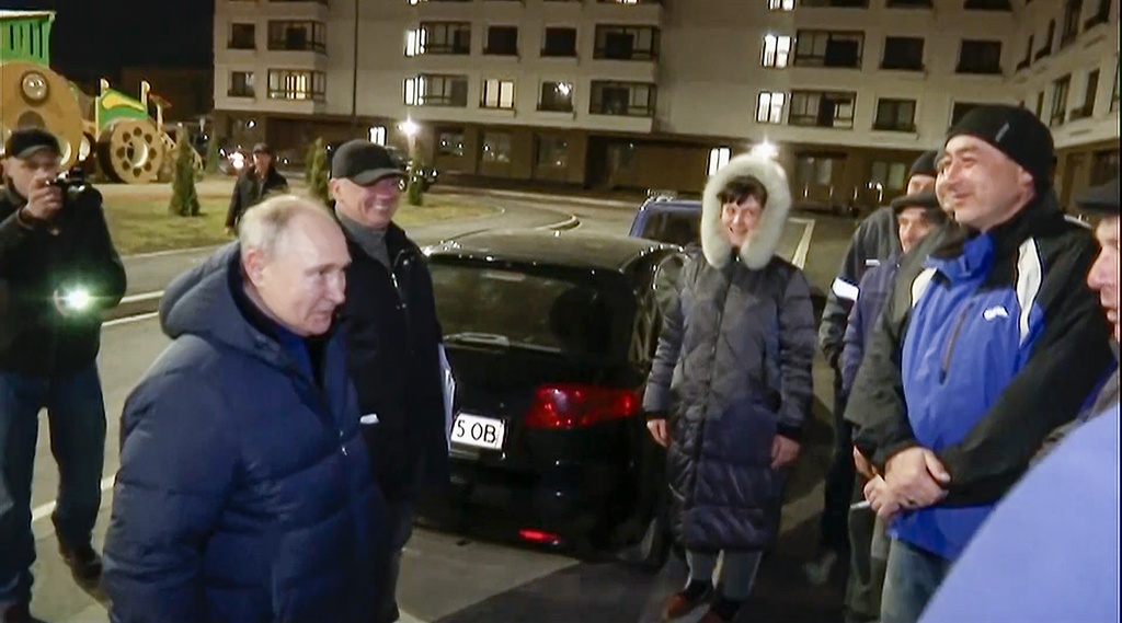 Putin visita la ciudad ocupada ucraniana de Mariúpol