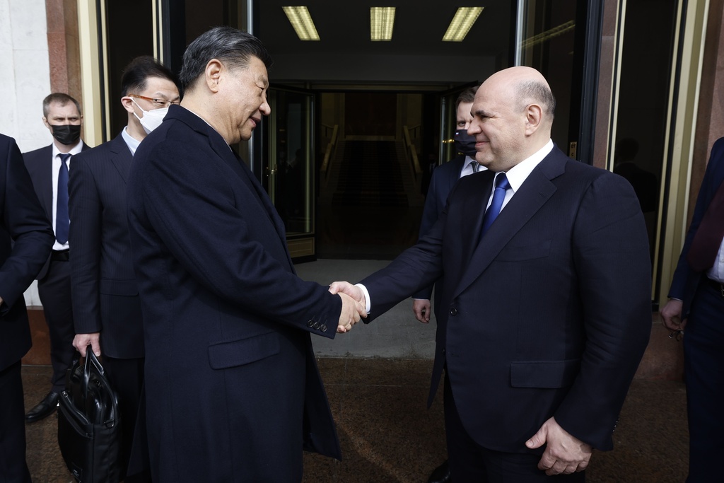 Líderes de Japón y China visitan a las rivales Kiev y Moscú